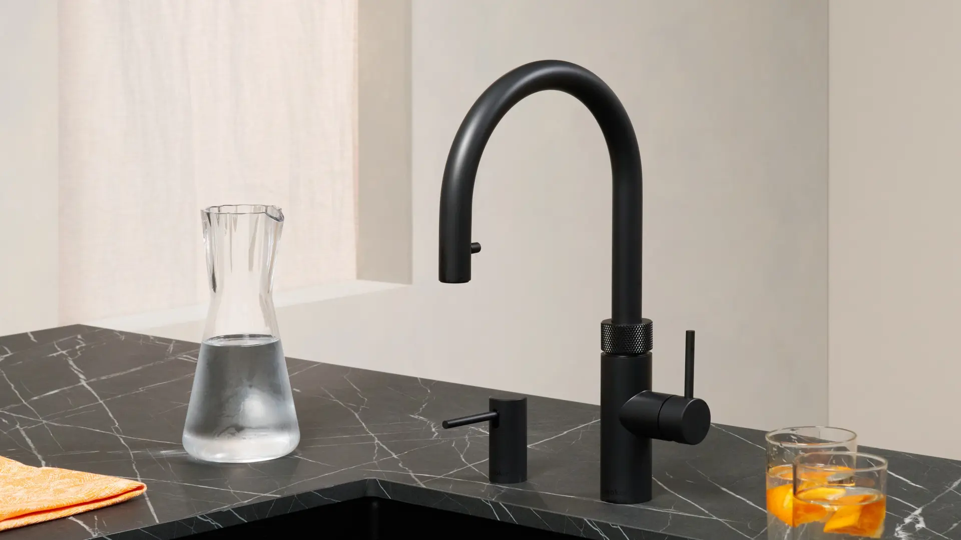 Flex Round Schwarz FXRBLK + PRO3 Heißwasser-System