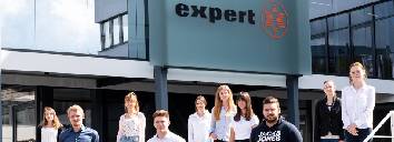 expert begrüßt neue Auszubildende und Dual Studierende in der Unternehmenszentrale