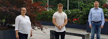 Zukunftsweisende Ausbildung in der expert-Zentrale:  Erster expert-Auszubildender zum Kaufmann im E-Commerce mit sehr gutem Abschluss