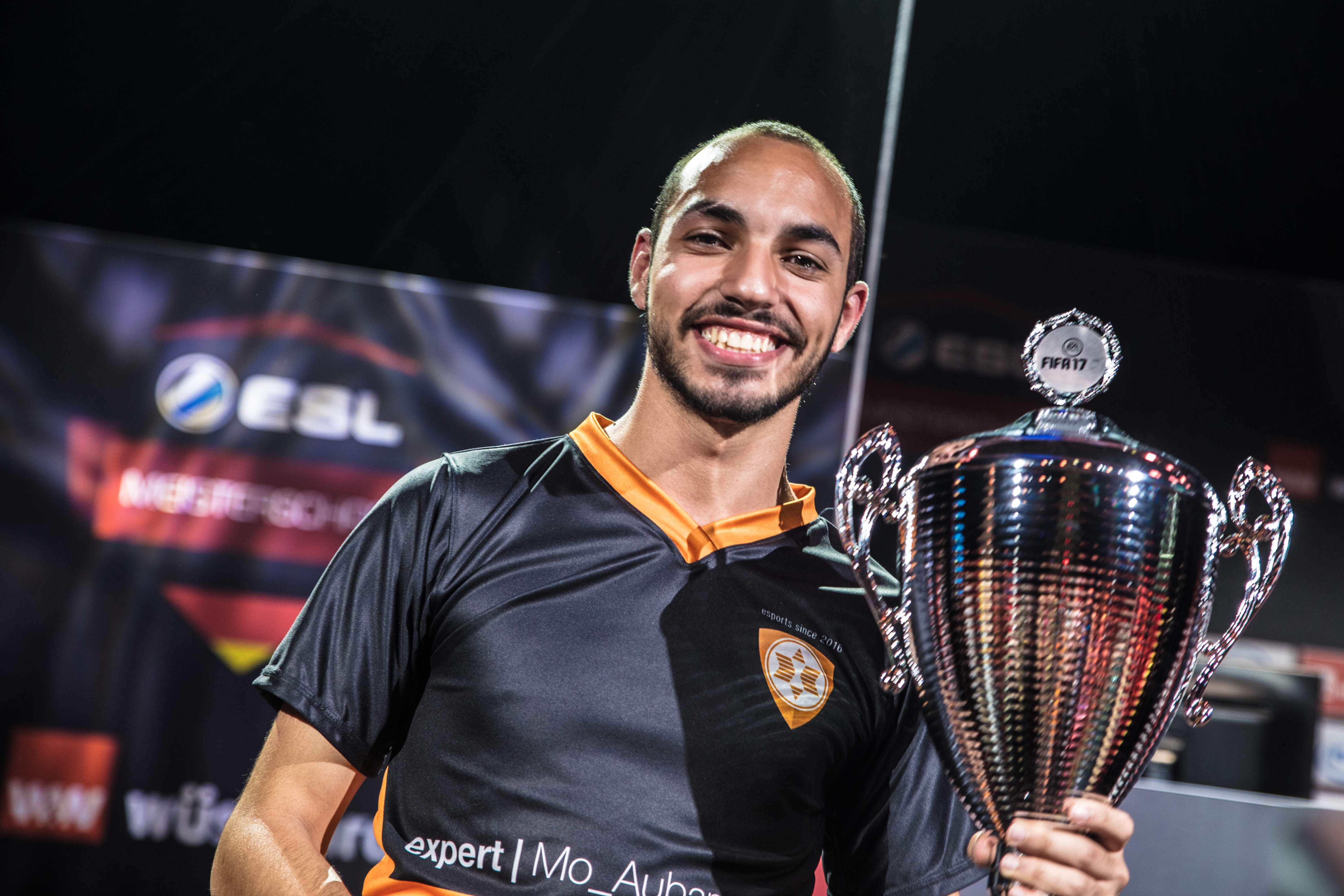 expert_Mo
