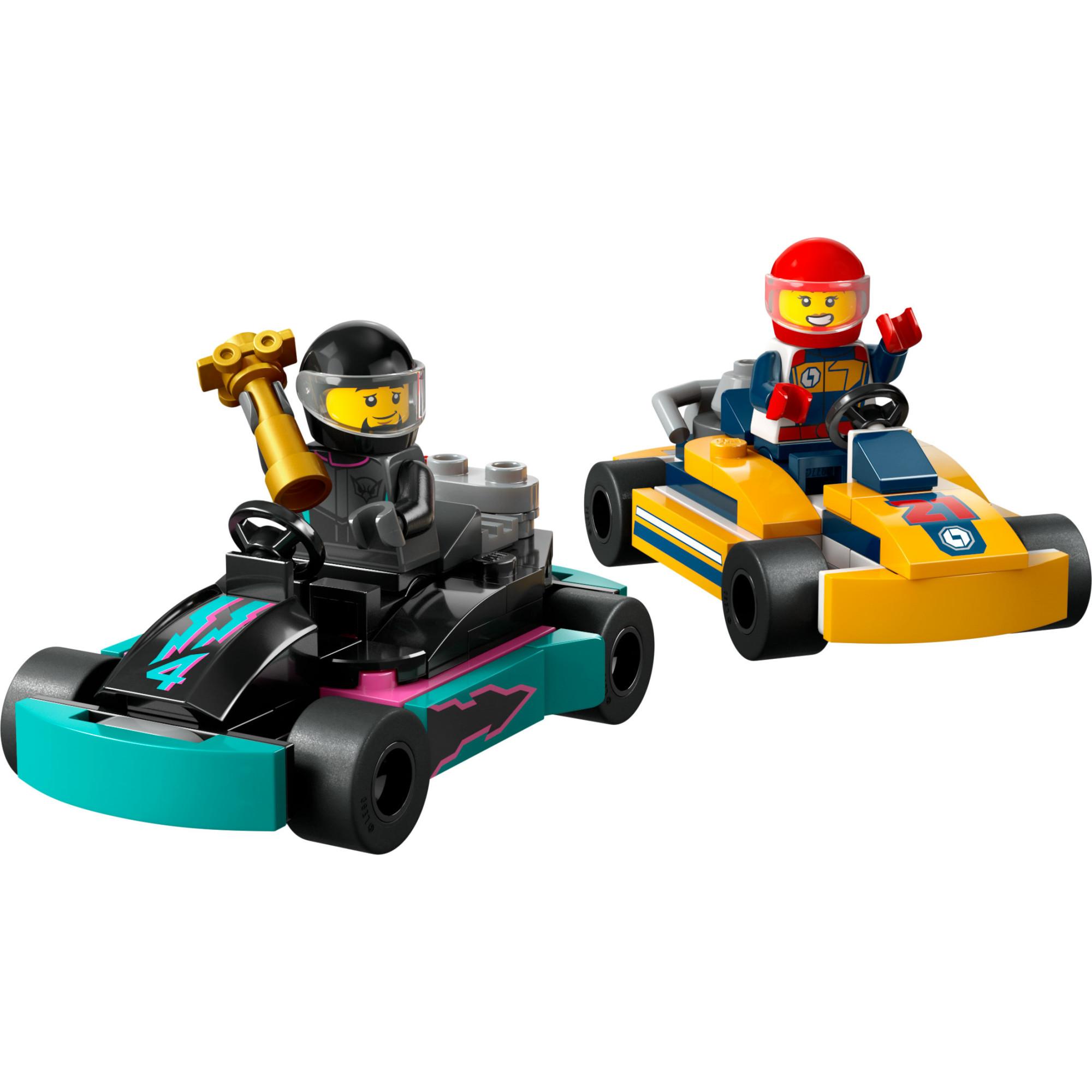 Go-Karts mit Rennfahrern