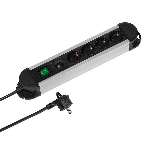 4-fach Steckdosenleiste mit Überspannungsschutz, schaltbar (37656)