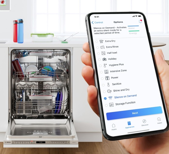 Bosch Geschirrspüler mit App-Steuerung in heller Küche