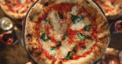 Der einzige Backofen, der Pizza in nur 150 Sekunden* in Restaurantqualität backt