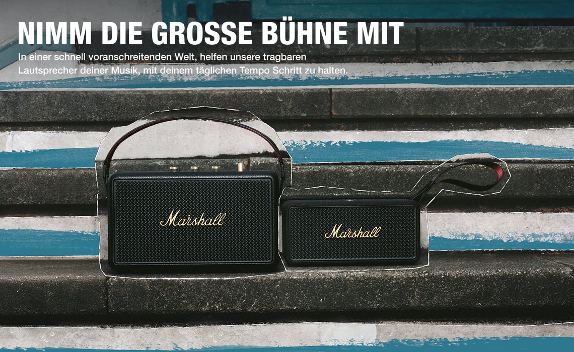 Zwei tragbare Marshall Bluetooth-Lautsprecher mit Trageschlaufe auf Steintreppen, darüber Schriftzug „Nimm die große Bühne mit“.