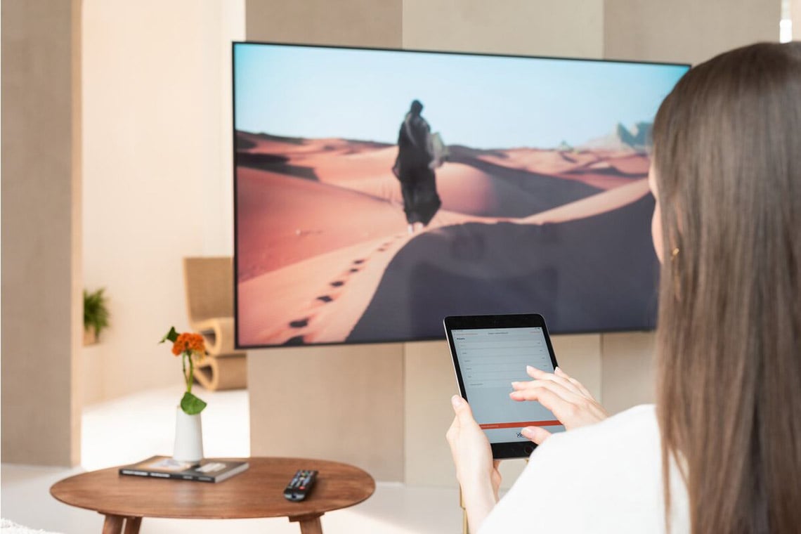 Ihr großer Fernseher, elegant an der Wand Ihr großer Fernseher, elegant an der Wand