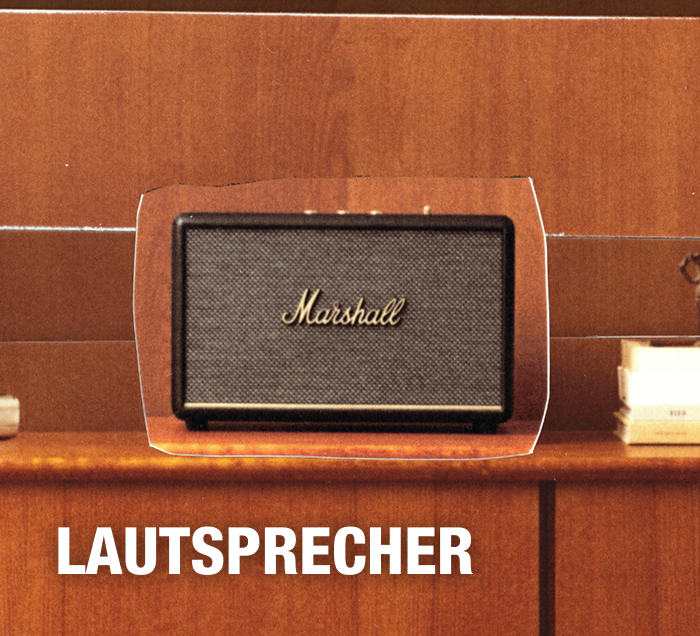 Banner mit Schriftzug "Lautsprecher" und Marshall Lautsprecher auf Kommode
