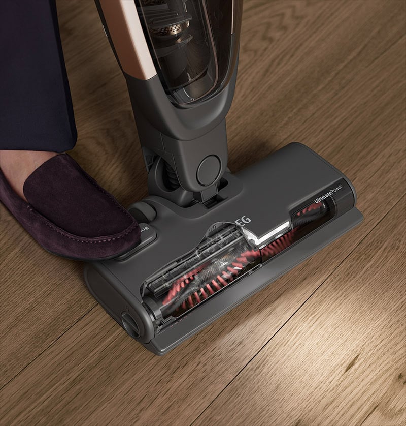 EINFACHE ENTFERNUNG VERHEDDERTER HAA-RE PER TASTEN-DRUCK