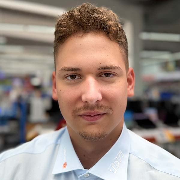 L. Kadar