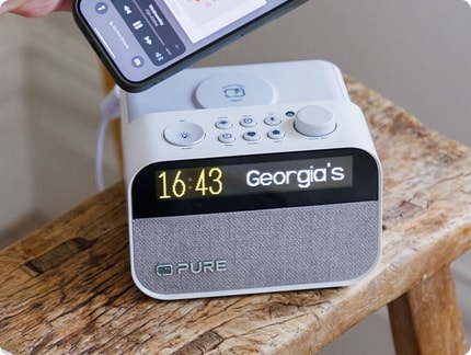 Abbildung Ein Bluetooth-Lautsprecher und Premium-Radio