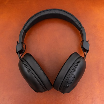 Abbildung MEHR ALS 50 STUNDEN BLUETOOTH-WIEDERGABEZEIT ® PAUSE