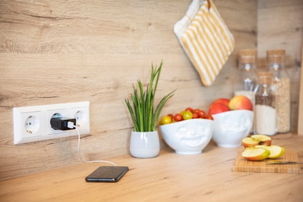 Abbildung Intelligentes 20 W USB-Ladegerät mit Power Delivery & Quick Charge Technologie für Smartphones, Tablets und andere USB-Geräte