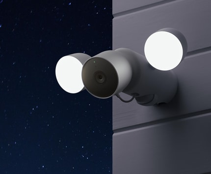 Abbildung Einfach intelligent: Flutlicht und Sicherheitskamera