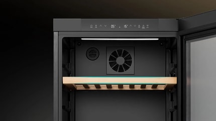 Abbildung Regale aus Buchenholz