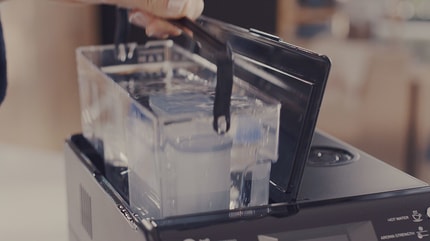 Abbildung Kein Entkalken für bis zu 5.000 Tassen Mit jedem Filter bis zu 625 Tassen genießen!