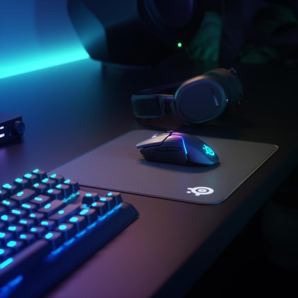 Abbildung Maus für den E-Sport-Bereich mit zwei optischen Sensoren