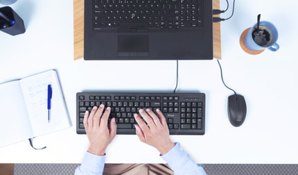 Abbildung Leise Tastatur mit Maus für komfortables Arbeiten