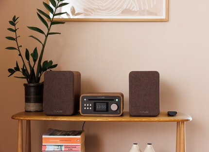 Abbildung Ein starkes, aber kompaktes Stereosystem, um traditionelles Audio auf stylische Art günstig zu genießen