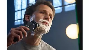 Abbildung Rasiere dich nass, trocken und sogar unter der Dusche