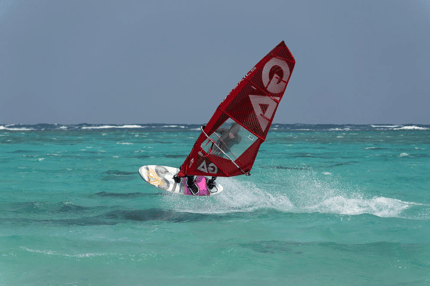 Abbildung Schnelle und ruhige Aufnahmen mit High-Speed-AF und TAMRONs proprietärem VC