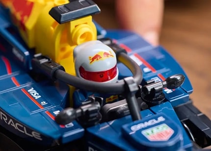 Abbildung Rennfahrer-Minifigur am Steuer