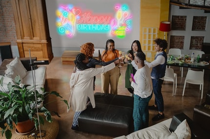 Abbildung 4K PRO-UHD Intelligenter TV-Laserprojektor