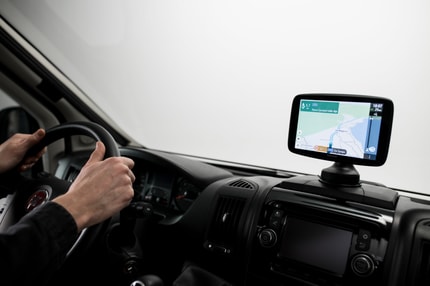 Abbildung Starten Sie durch und gehen Sie auf Entdeckertour – dieses Navi ist der perfekte Begleiter für Sie und Ihr Wohnmobil oder Ihren Wohnwagen, egal wohin die Reise geht.