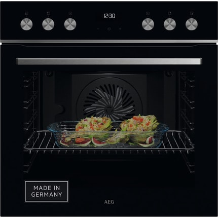Abbildung AEG SurroundCook® Backofen der Serie 5000 - Made in Germany