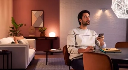 Abbildung Kreiere mit warmweißem bis kühlweißem Licht die passende Stimmung.