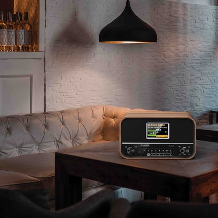 Abbildung 4" Display, CD-Spieler, Fernbedienung, 2x15W Stereo