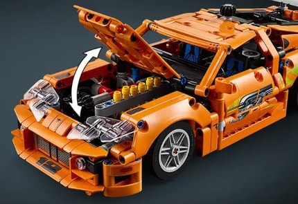 Abbildung Aufklappbare Motorhaube