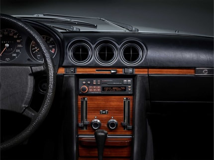 Abbildung 1-DIN Autoradio im Retro-Design mit modernster Technik