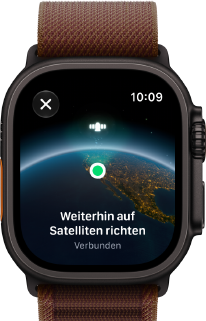 Apple Watch Ultra 4, Titangehäuse, Farbe Schwarz, Satellitenverbindung, rechte Seitenansicht, Digital Crown, erhöhte Seitentaste, Alpine Loop Armband, Farbe Burgunder