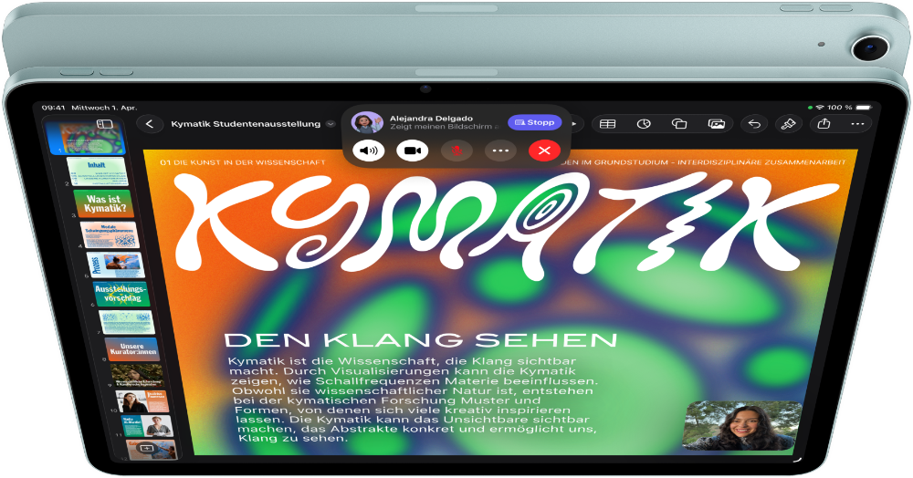 iPad Air, Farbe Blau, von oben, das Display zeigt die Keynote App während der Bildschirmfreigabe in einem FaceTime Videoanruf, Rückseite mit 12 MP Weitwinkel-Rückkamera, Lautstärketasten
