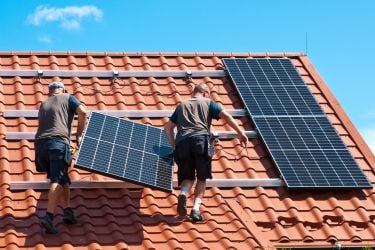 Solarstrom selbst verbrauchen über Photovoltaik oder Balkonkraftwerk