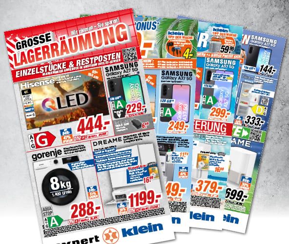 Aufgefächerte Werbeprospekte sind zu sehen. Der Hintergrund ist weiß. 